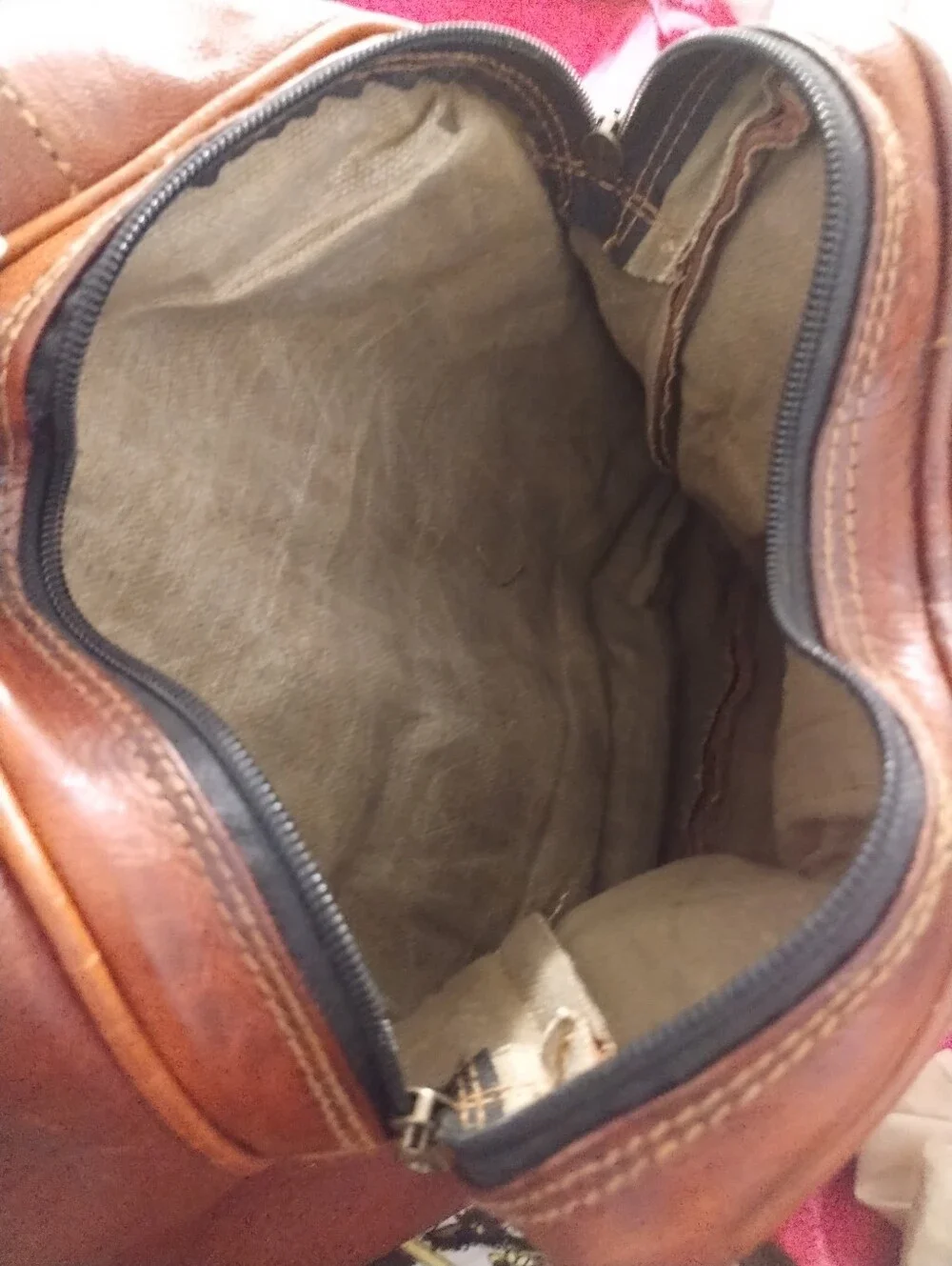 Komalas LeatherMens Duffle Bag With Shoulder Strap Sz 11 By 22